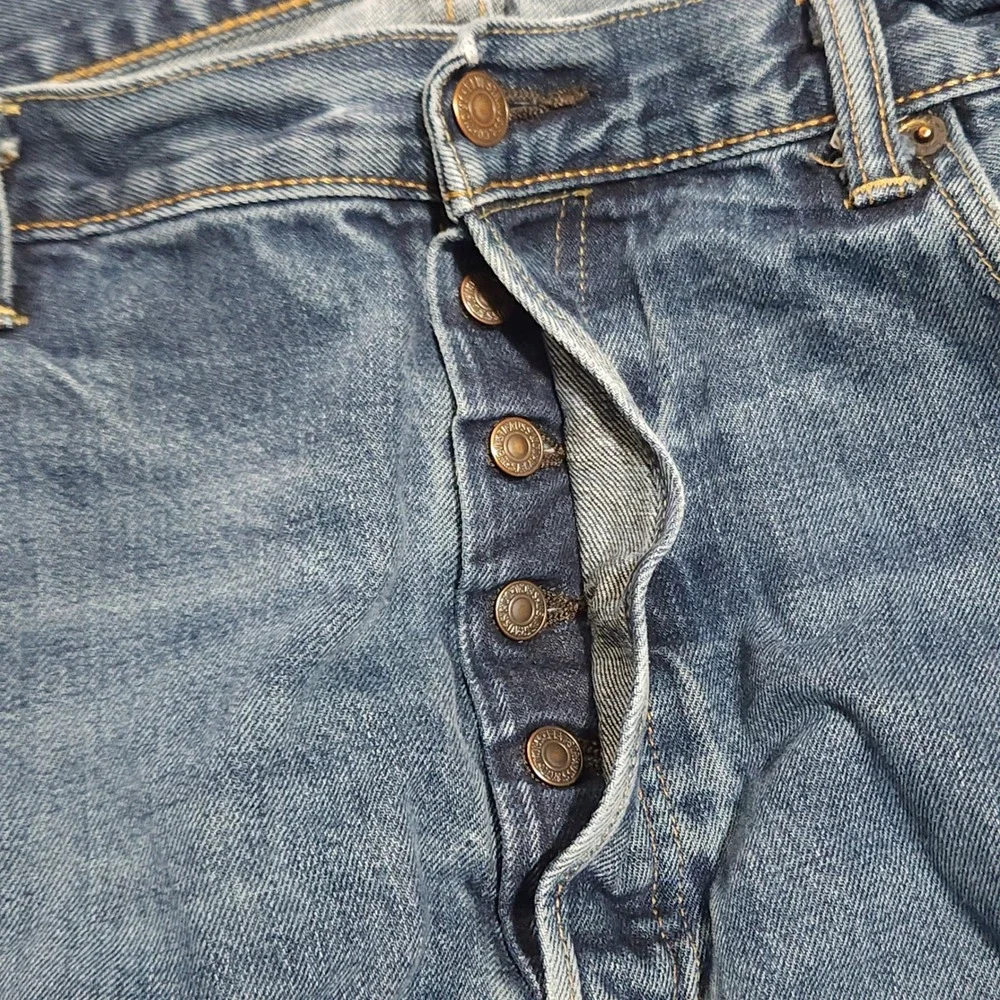 Levi's 501 Jeans Men's 42x32‎ High Rise Button Fly USA Light Wash 100% Cotton